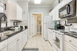 Apartment (2 Bedrooms) | Interior - 3 Mi to Owa: Modern Condo w/ Resort Pool! (Foley)