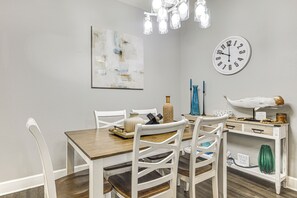 Apartment (2 Bedrooms) | Interior - 3 Mi to Owa: Modern Condo w/ Resort Pool! (Foley)