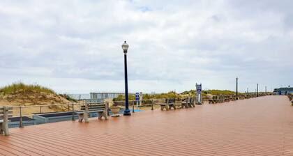 5 Blocks to Beach: Apt w/ Balcony in Ocean Grove!