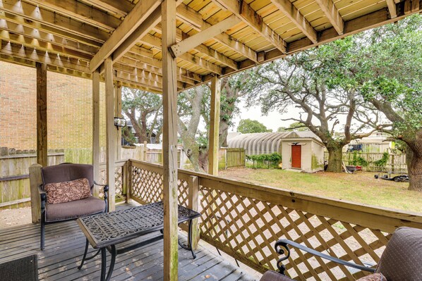 Apartment (2 Bedrooms) | Front of property - Stroll to Shore: Quaint Condo w/ Deck in Norfolk (Norfolk)