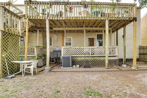 Apartment (2 Bedrooms) | Interior - Stroll to Shore: Quaint Condo w/ Deck in Norfolk (Norfolk)