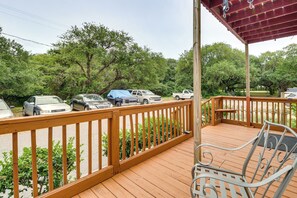 Apartment (2 Bedrooms) | Interior - Stroll to Shore: Quaint Condo w/ Deck in Norfolk (Norfolk)