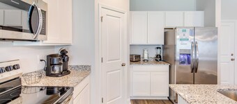 4 Mi to Ocean: Coastal Gem in North Carolina!