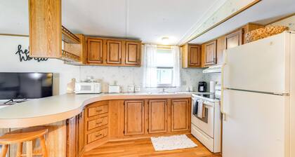 2 Mi to Ellenton Outlets: Home w/ Community Perks!