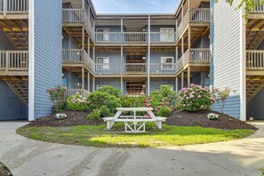 Apartment (2 Bedrooms) | Interior - Walk to Ocean: North Topsail Beach Gem w/ Balcony! (Sneads Ferry)