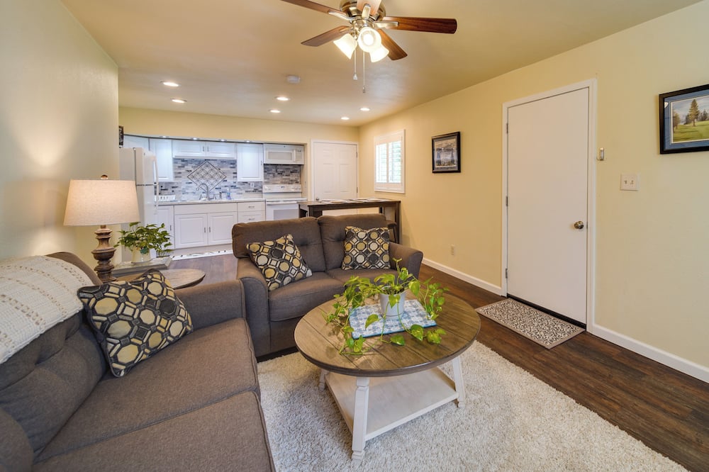 Sunny California Retreat w/ Pool Access & Patio! - Trinity Lake, CA