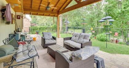 5 Mi to Lewisville Lake: Couple's Retreat w/ Yard