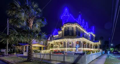 Grand Gables: Home 1 Block to St Johns River