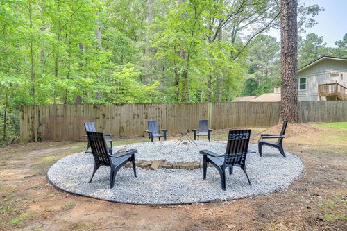 7 Mi to Trilith Studios: Modern Fayetteville Apt