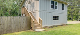 7 Mi to Trilith Studios: Modern Fayetteville Apt