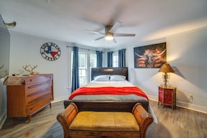 House (2 Bedrooms) | Interior - 7 Mi to Lake Fork: Cottage w/ Deck in Quitman (Quitman)