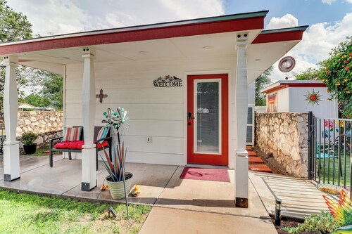 Walk to Enmu: Cozy Casita w/ Pet-friendly Yard