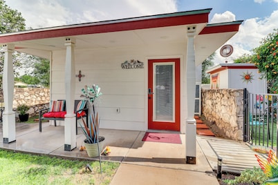 Walk to Enmu: Cozy Casita w/ Pet-friendly Yard