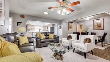House (5 Bedrooms) | Interior