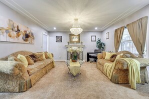 House (5 Bedrooms) | Interior