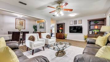 House (5 Bedrooms) | Front of property