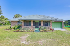 House (5 Bedrooms) | Interior - BBQ Ready: Hawthorne Home w/ Screened-in Patio (Hawthorne)