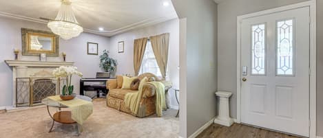 House (5 Bedrooms) | Interior