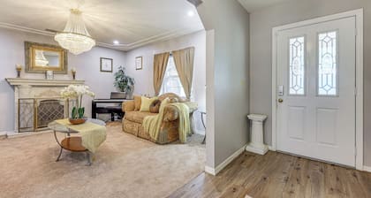 BBQ Ready: Hawthorne Home w/ Screened-in Patio