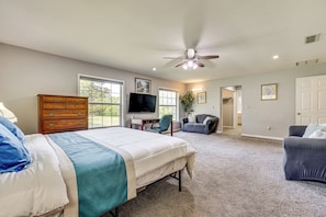 House (5 Bedrooms) | Interior - BBQ Ready: Hawthorne Home w/ Screened-in Patio (Hawthorne)
