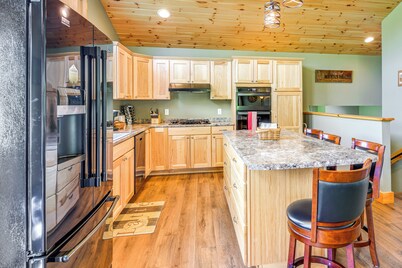 Mtn-view Home 6 Mi to Jay Peak Resort: Fish & Hike