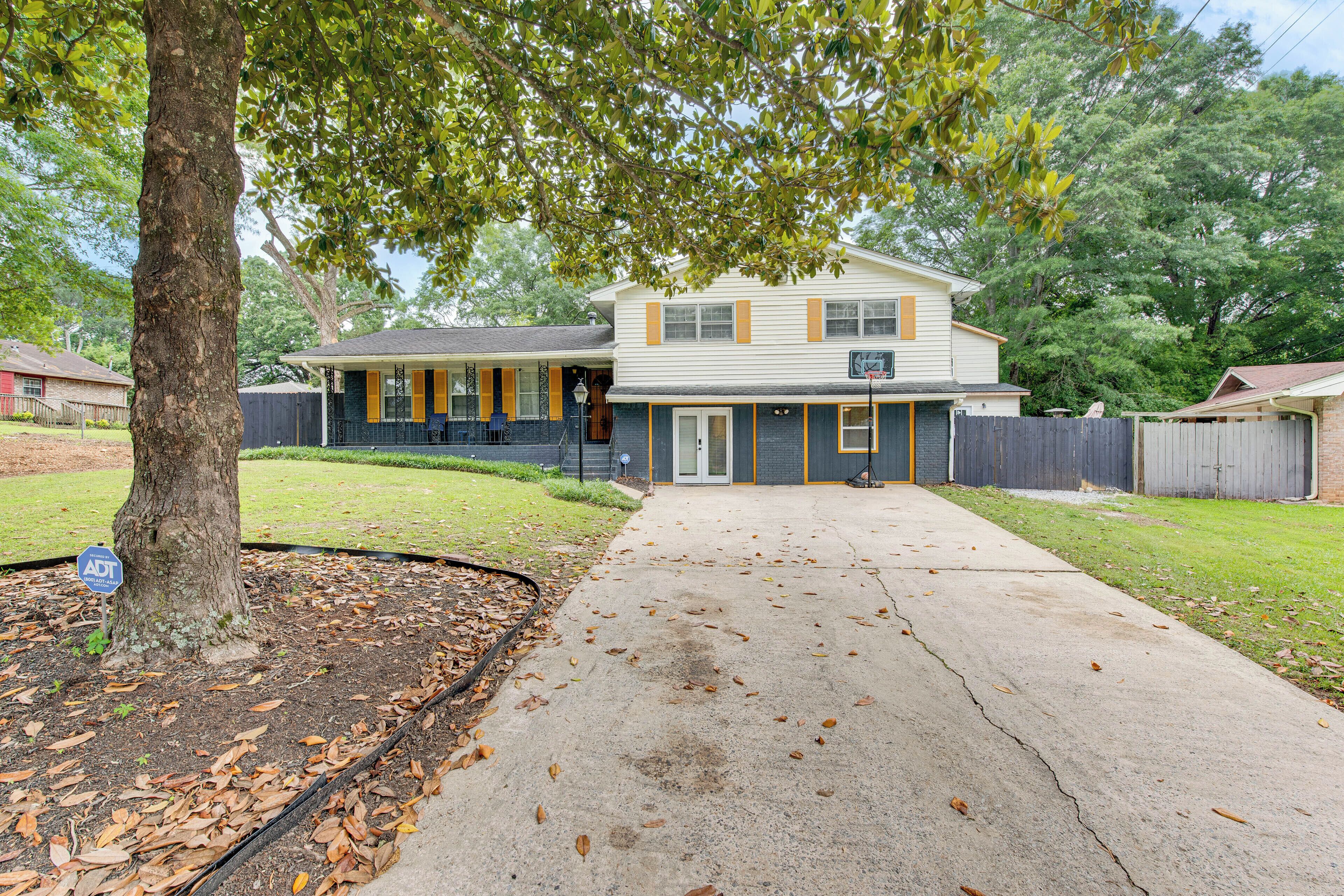 House (5 Bedrooms) | Interior