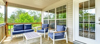 Canal-front Abode w/ Private Dock in Bay St Louis