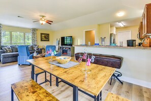 House (3 Bedrooms) | Interior - Canal-front Abode w/ Private Dock in Bay St Louis (Bay St Louis)