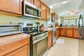 House (3 Bedrooms) | Interior - Canal-front Abode w/ Private Dock in Bay St Louis (Bay St Louis)