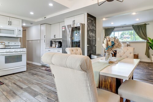 8 Mi to Henry Ford Museum: Westland Family Home