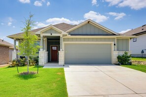 House (4 Bedrooms) | Front of property