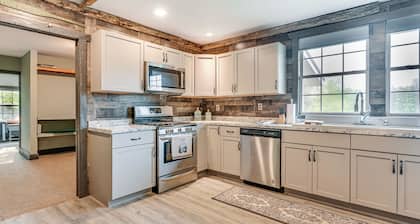 5-acre Kingston Getaway: Pond, Peacocks & Fire Pit