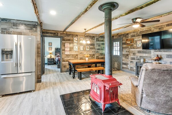 House (3 Bedrooms) | Interior - 5-acre Kingston Getaway: Pond, Peacocks & Fire Pit (Kingston)