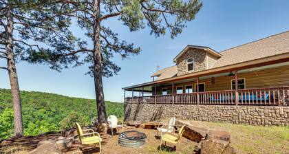 Stunning River Views: Pet-friendly Home in London!