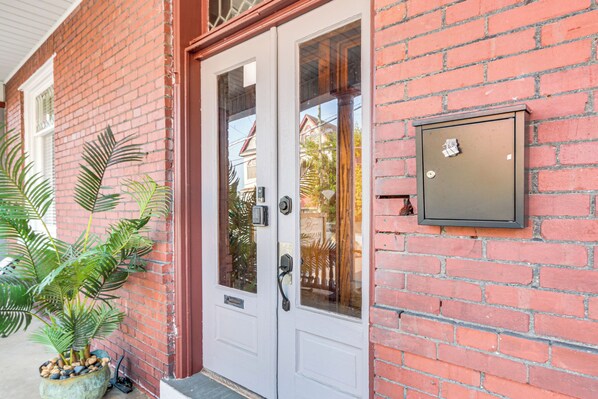 Apartment (1 Bedroom) | Interior - 1 Mi to Dtwn Cumberland: Historic Apt w/ Patio! (Cumberland)