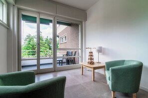 Comfort Apartment, City View | Living area | 43-inch Smart TV with digital channels - Stylish 2-Bedroom Apartment by Lake Como (Como)