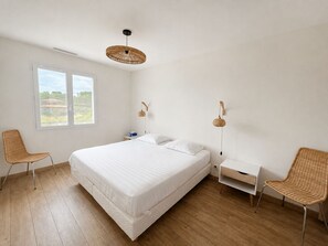 3 bedrooms, iron/ironing board, travel cot, free WiFi - Lorgues: 3-BR house, private pool, A/C & fiber Wi-Fi (Lorgues)