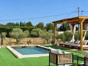Outdoor pool - Lorgues: 3-BR house, private pool, A/C & fiber Wi-Fi (Lorgues)
