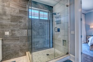 Shower, towels - Incredible Views, Pool/Spa, Dock, Fishing, Walk to beach/Check out Specials! (Clearwater Beach)