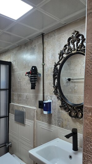 Deluxe Double Room, Courtyard View | Bathroom | Shower, hair dryer, slippers, towels