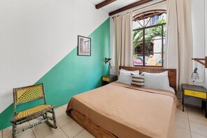 6 bedrooms, iron/ironing board, WiFi, bed sheets