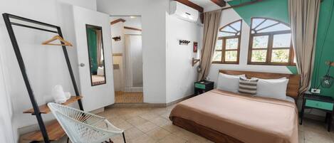 6 bedrooms, iron/ironing board, WiFi, bed sheets