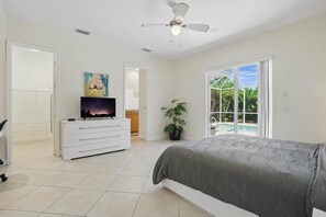 4 Schlafzimmer, Schreibtisch, Bügeleisen/Bügelbrett, Reisekinderbett