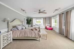 6 bedrooms, desk, iron/ironing board, free WiFi