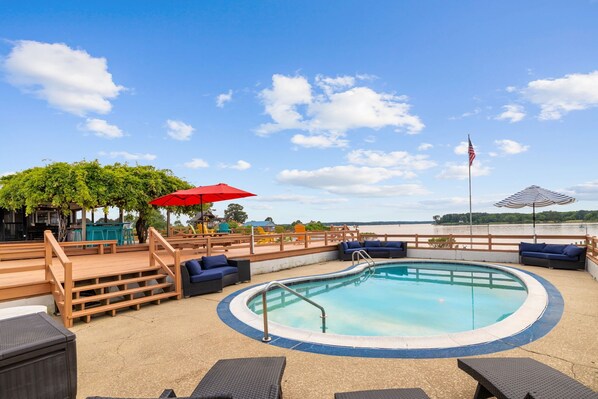 Outdoor pool, a heated pool
