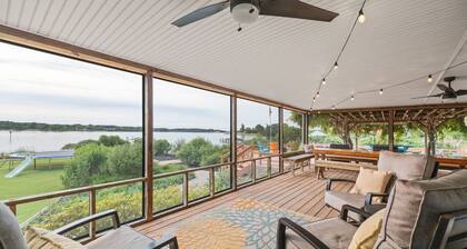 Bayfront Oasis with Heated Pool, Hot Tub & Playground! Family & Pet friendly!
