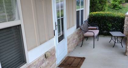 Charming 4-bedroom house with AC, grille, community pool in gorgeous Fairburn