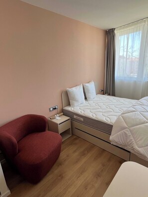 Apartment | 1 bedroom, laptop workspace, iron/ironing board, bed sheets