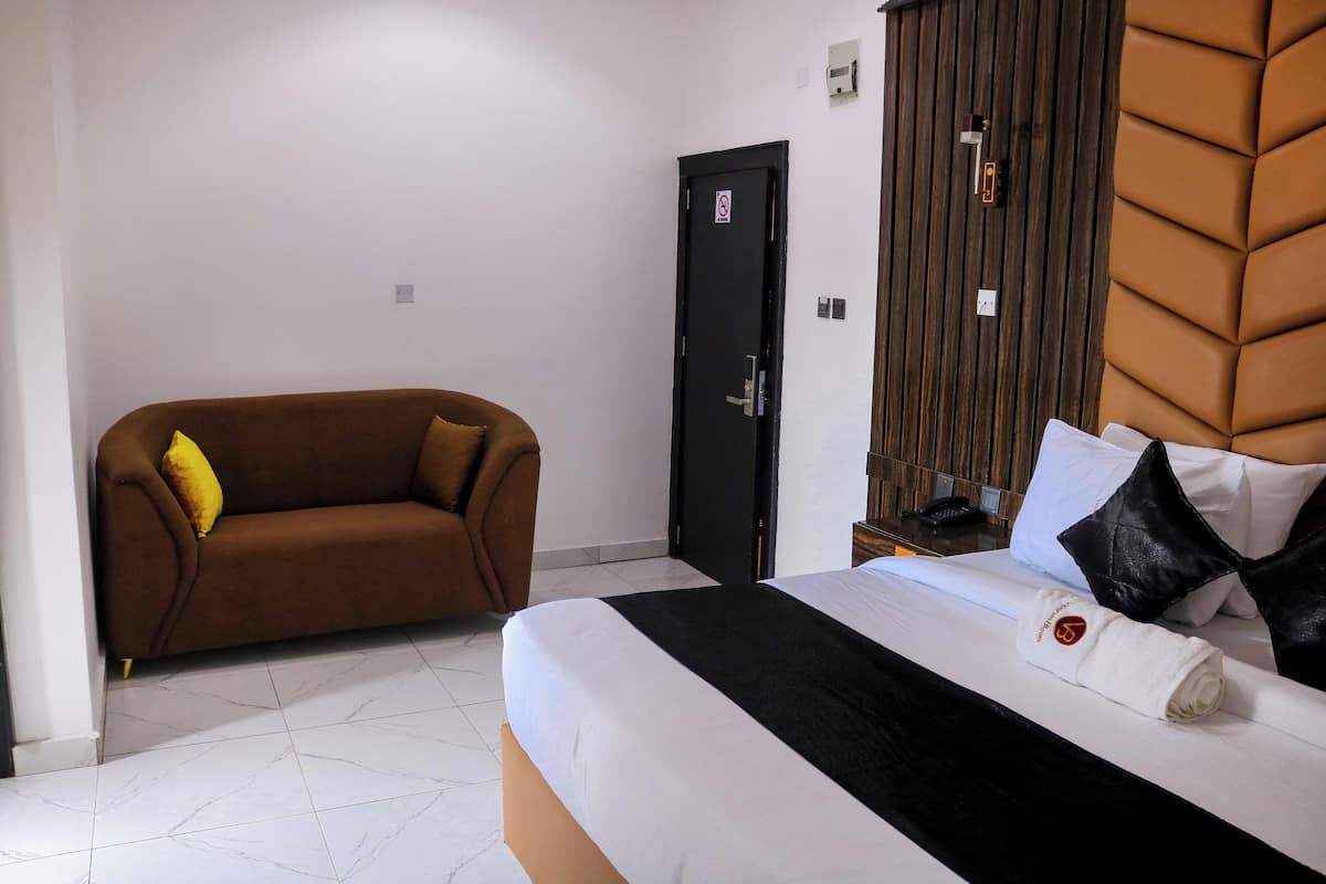 Deluxe Double Room, Balcony | In-room safe, desk, laptop workspace, blackout curtains