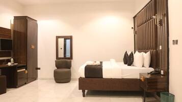Family Studio Suite, Balcony, City View